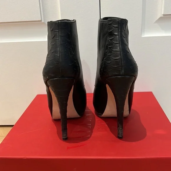 BCBG booties - Picture 2 of 3